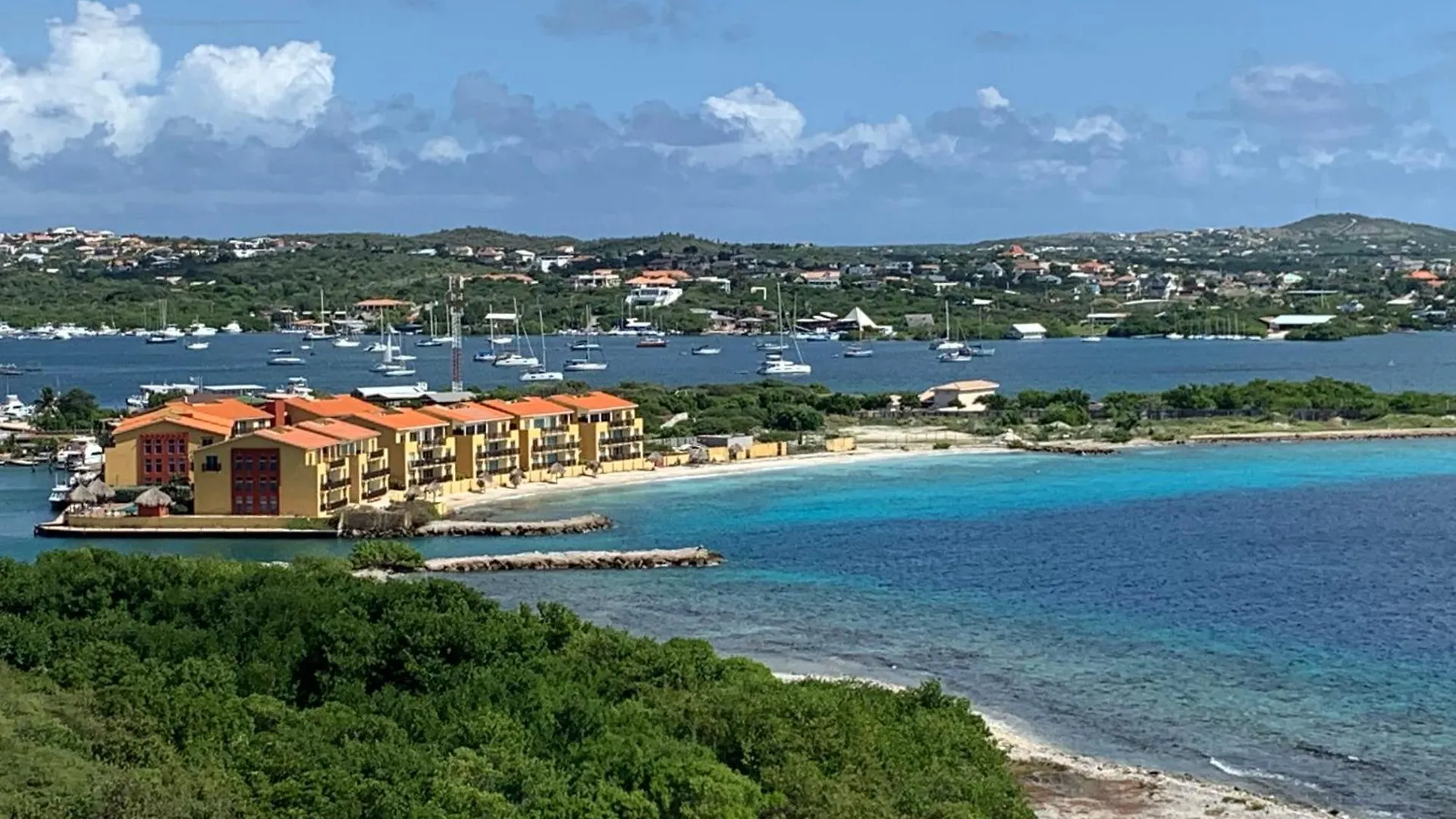 הקונטקטים של Ocean View Palapa